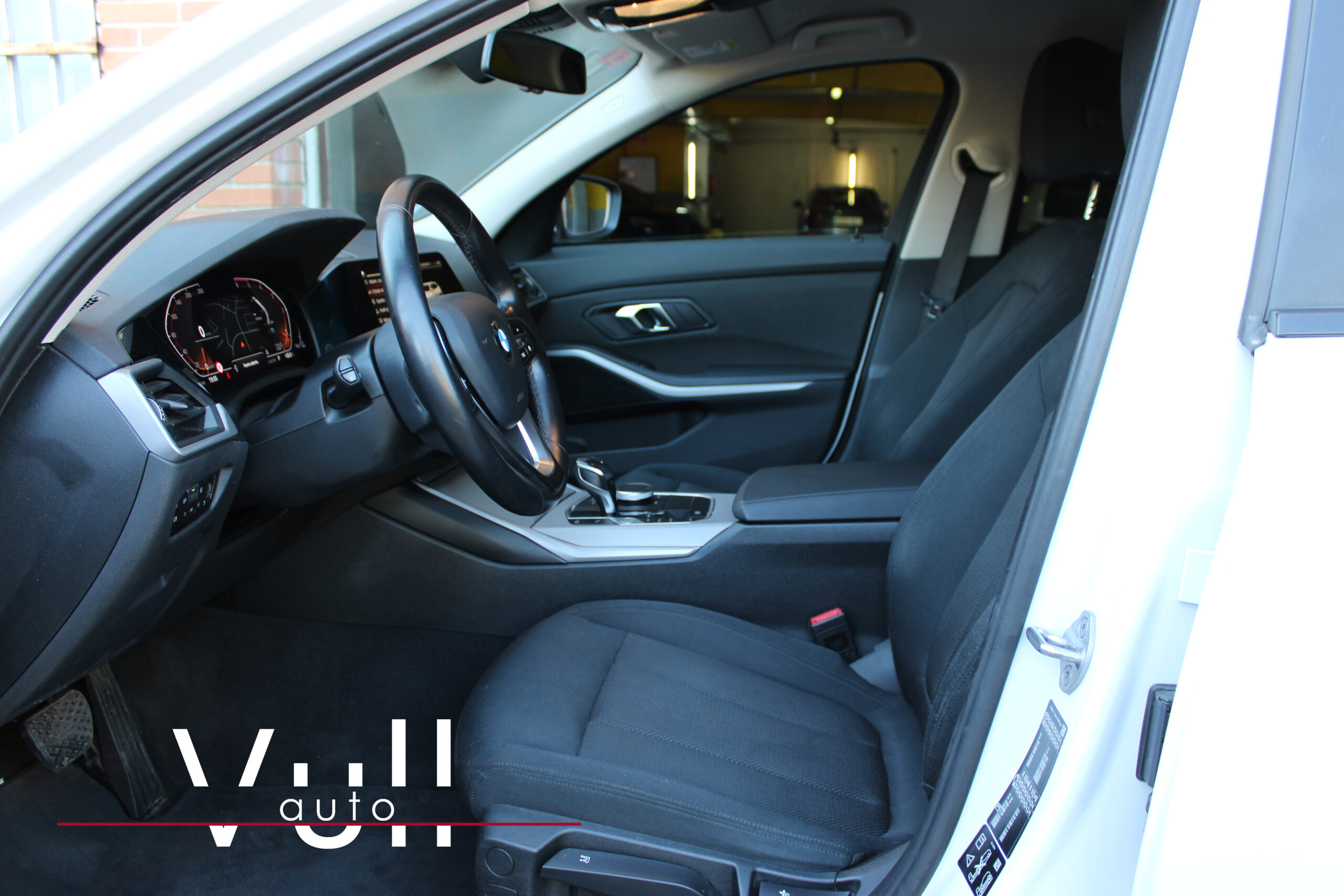 BMW 320d Touring xDrive Advantage - Imagen 10