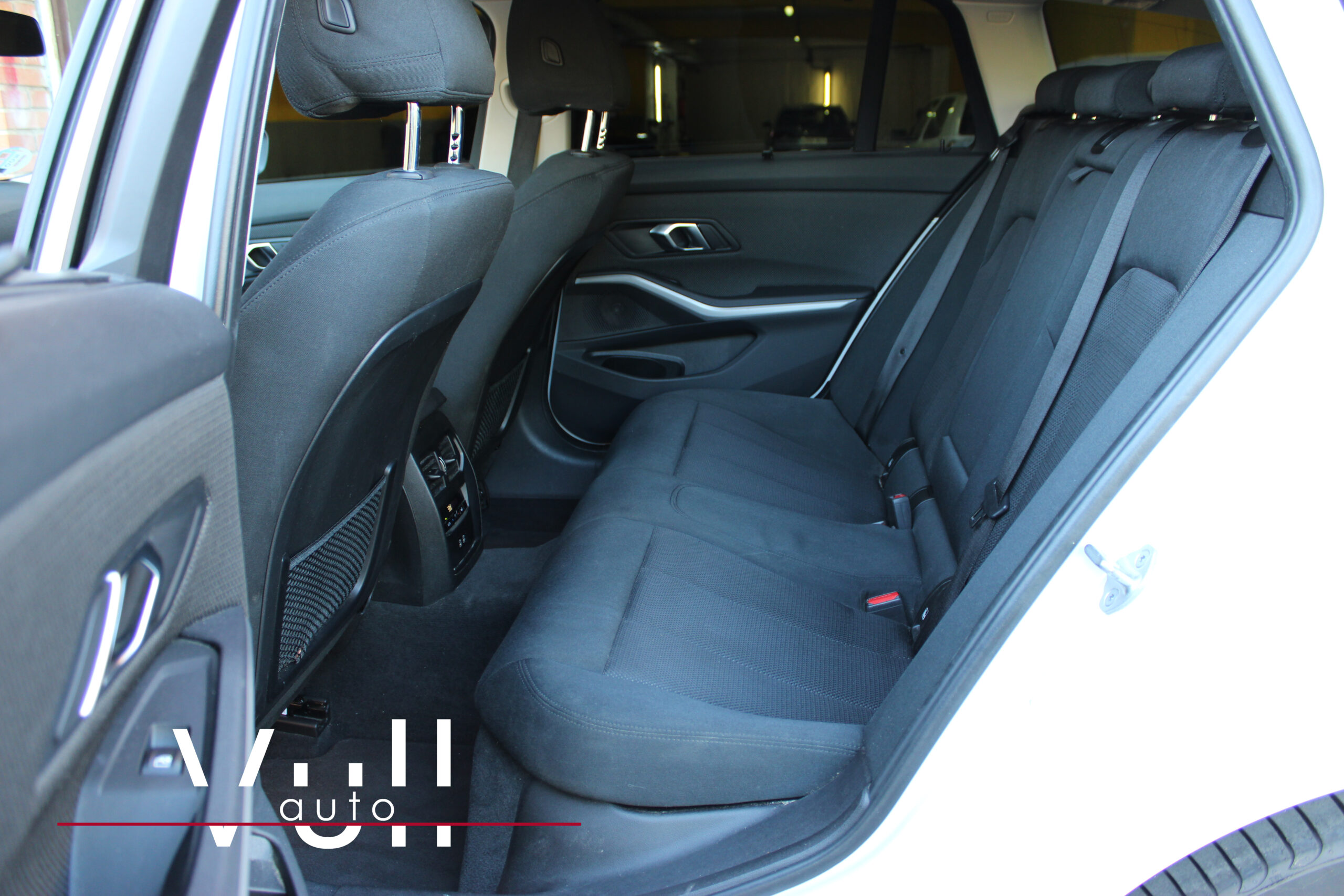 BMW 320d Touring xDrive Advantage - Imagen 31