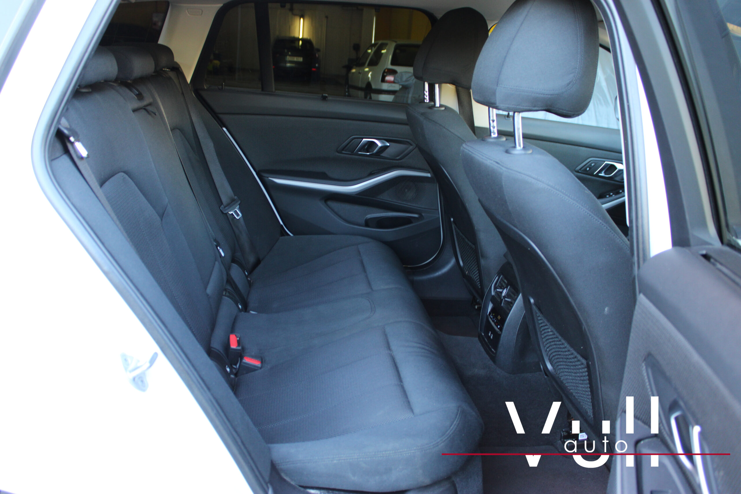 BMW 320d Touring xDrive Advantage - Imagen 32