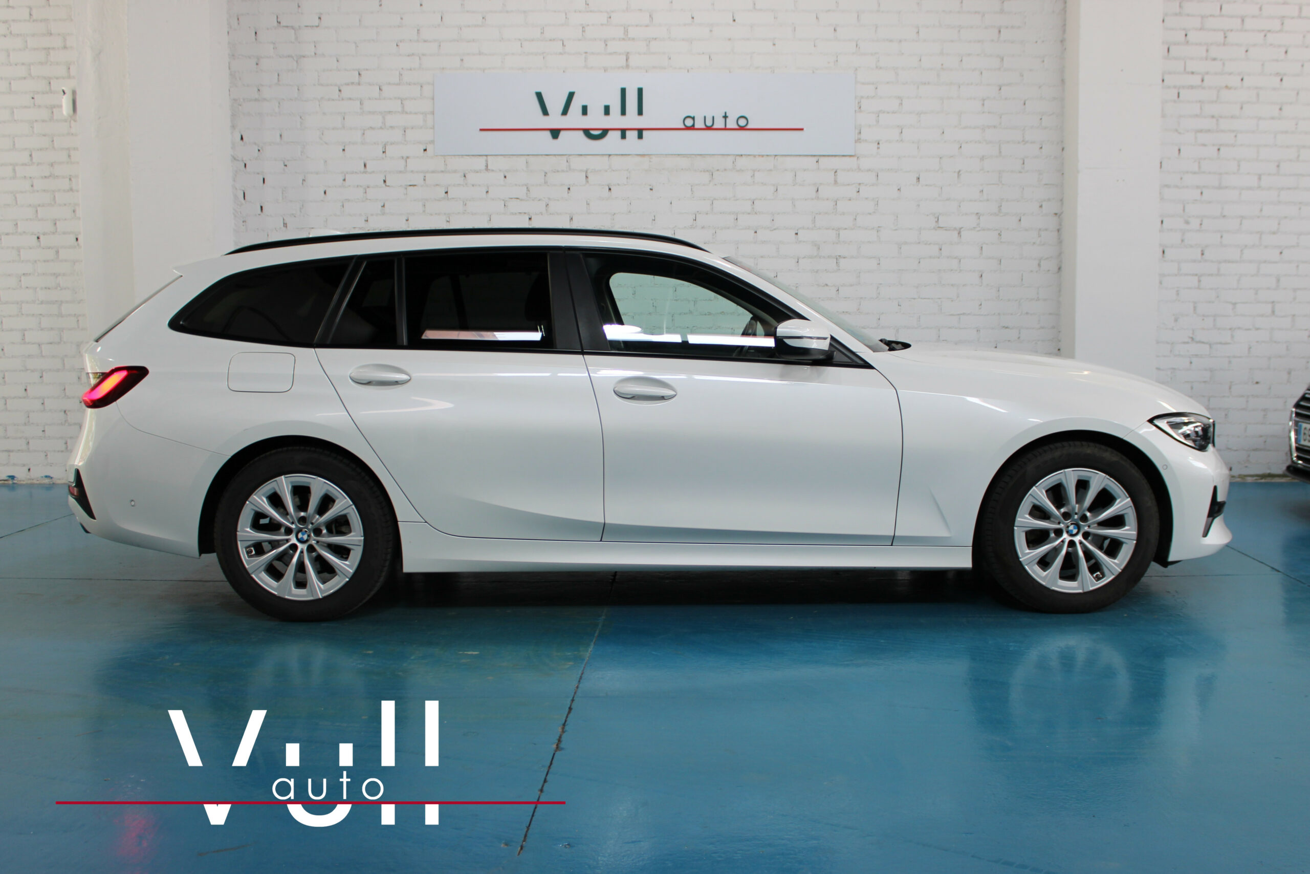 BMW 320d Touring xDrive Advantage - Imagen 8