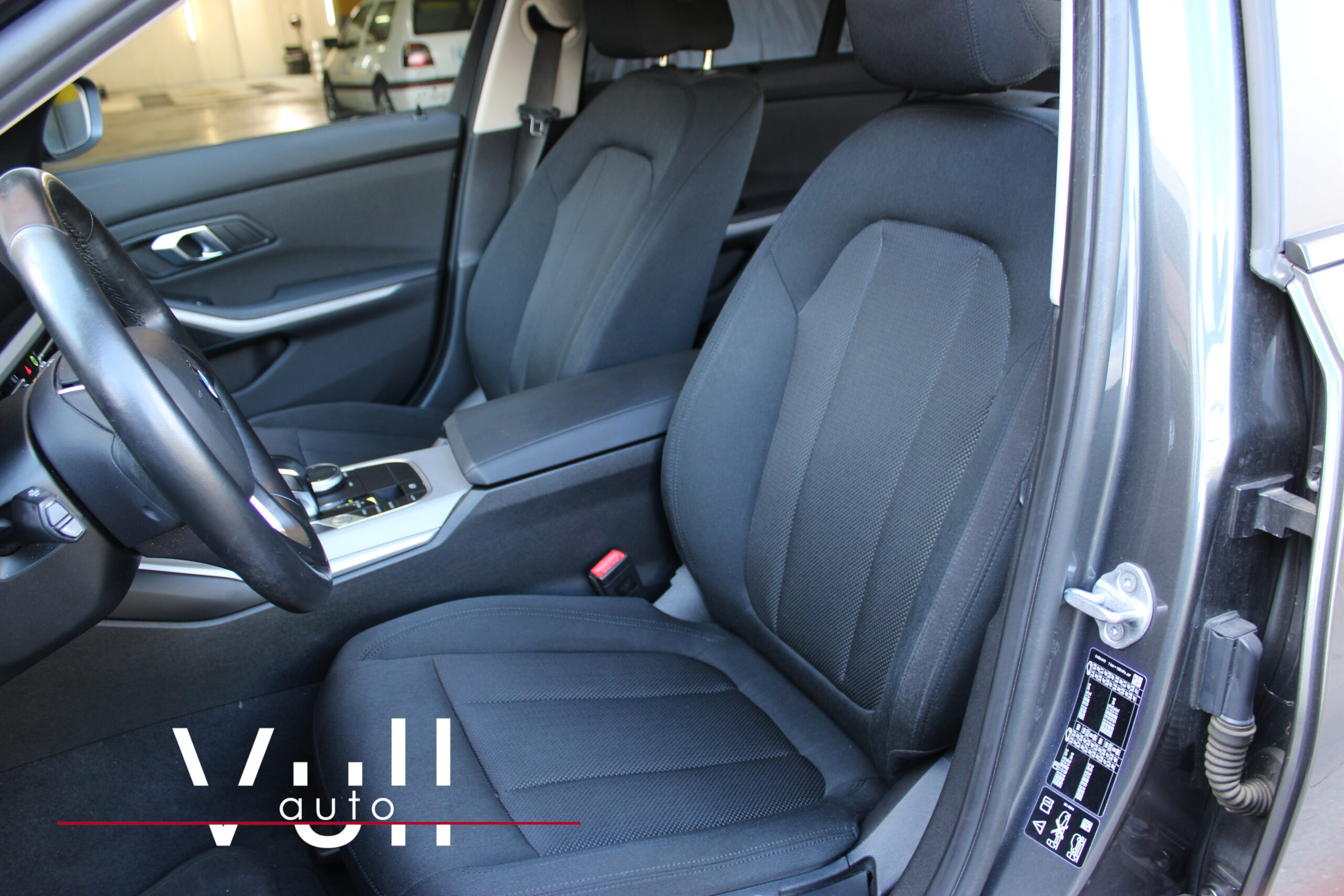 BMW 320d Touring xDrive Advantage - Imagen 8